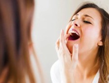 Чорні плями на зубах: що це та як з ними боротися?