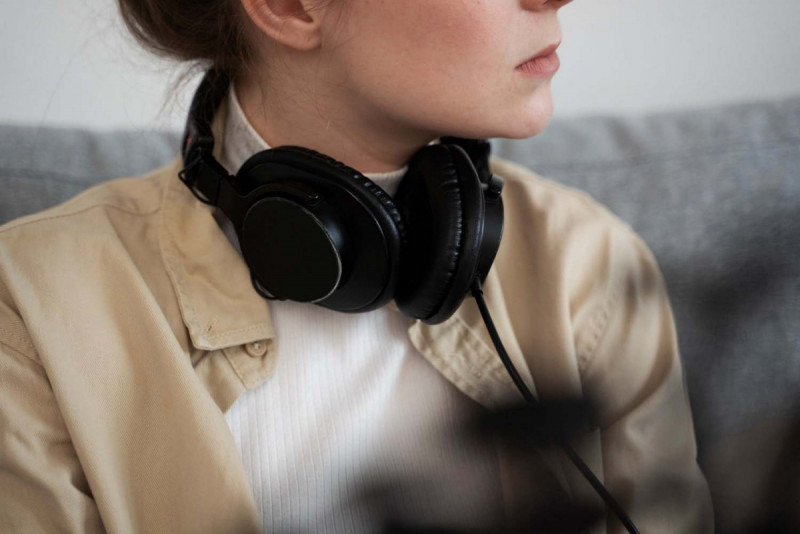 Переваги та недоліки накладних навушників – 2